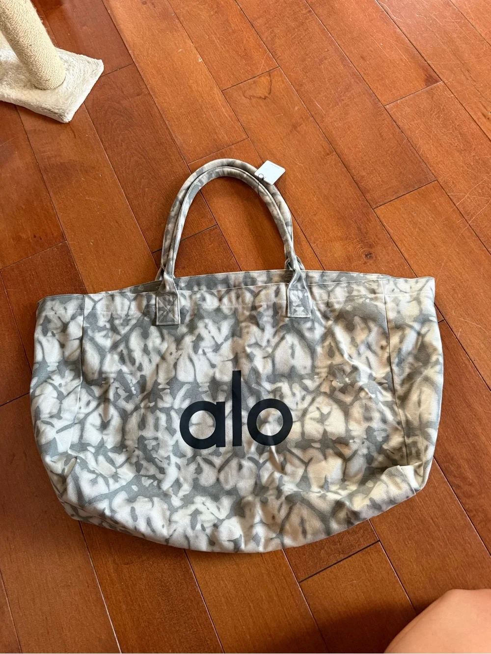 NWT ALO Yoga Gray Tie-Dye Canvas Tote with Black Logo